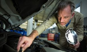 Преимущества замены моторного масла: почему это необходимо для долговечности двигателя?